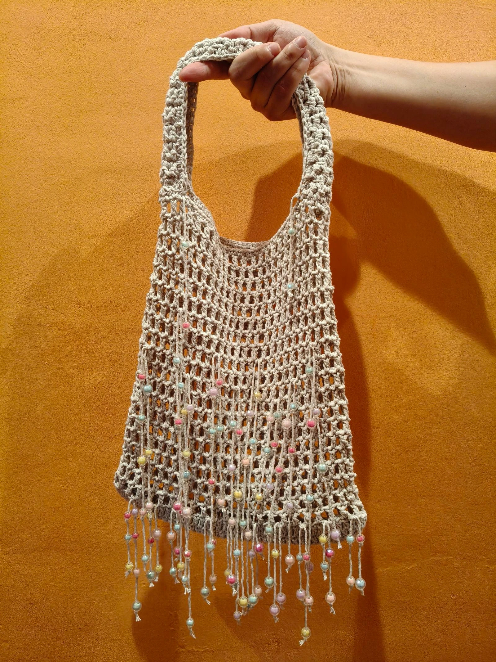 Bolso de red ganchillo hecho a mano con cuentas estilo boho